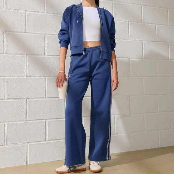 Abercrombie YPB neoKNIT MAX Dark Blue White Stripe Track Pants Size Medium - Picture 12 of 12